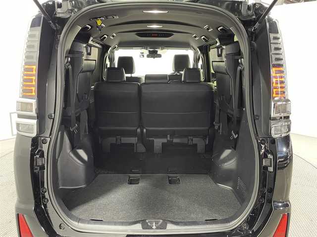 トヨタ ヴォクシー ZS 煌Ⅲ 大阪府 2021(令3)年 3.5万km ブラック 純正ナビＴＶ　ハーフレザー　バックカメラ　ＥＴＣ　ドラレコ　レーンアシスト　アイドリングストップ　オートハイビーム　ＬＥＤヘッドライト　衝突軽減　両側電動　プッシュスタート　スマートキー　フォグランプ