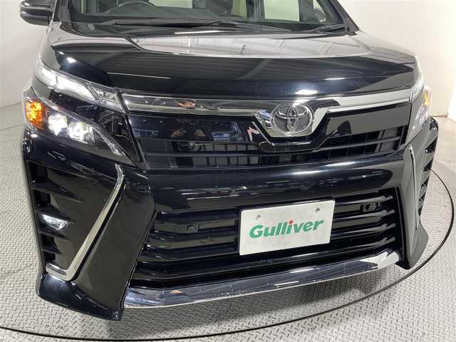 トヨタ ヴォクシー ZS 煌Ⅲ 大阪府 2021(令3)年 3.5万km ブラック 純正ナビＴＶ　ハーフレザー　バックカメラ　ＥＴＣ　ドラレコ　レーンアシスト　アイドリングストップ　オートハイビーム　ＬＥＤヘッドライト　衝突軽減　両側電動　プッシュスタート　スマートキー　フォグランプ