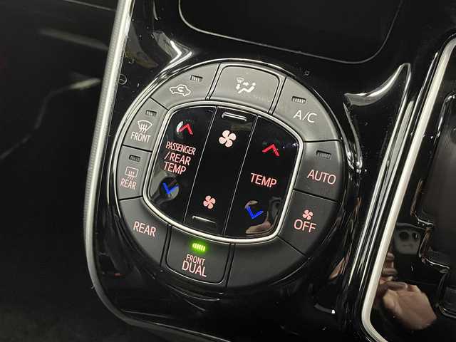 トヨタ ヴォクシー ZS 煌Ⅲ 大阪府 2021(令3)年 3.5万km ブラック 純正ナビＴＶ　ハーフレザー　バックカメラ　ＥＴＣ　ドラレコ　レーンアシスト　アイドリングストップ　オートハイビーム　ＬＥＤヘッドライト　衝突軽減　両側電動　プッシュスタート　スマートキー　フォグランプ