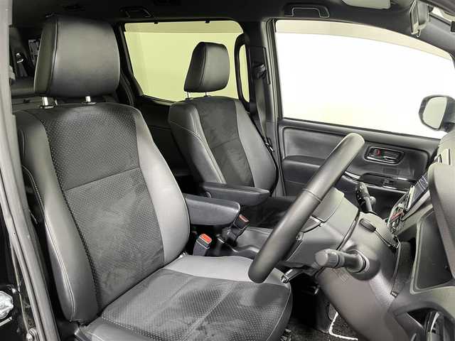 トヨタ ヴォクシー ZS 煌Ⅲ 大阪府 2021(令3)年 3.5万km ブラック 純正ナビＴＶ　ハーフレザー　バックカメラ　ＥＴＣ　ドラレコ　レーンアシスト　アイドリングストップ　オートハイビーム　ＬＥＤヘッドライト　衝突軽減　両側電動　プッシュスタート　スマートキー　フォグランプ