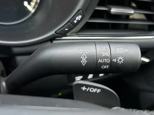 マツダ マツダ３セダン XD プロアクティブ ツーリングS 島根県 2022(令4)年 0.5万km ソウルレッドクリスタルM 登録時走行距離　4514km/純正ナビ/（Bluetooth/AM/FM/CD/DVD)/BOSEサウンド/フルセグテレビ/パノラミックビューモニター/レーダークルーズコントロール/ブラインドスポットモニター/パドルシフト/シートヒーター（DN席）/ステアリングヒーター/パワーシート（D席）/横滑り防止装置/コーナーセンサー/レーンキープアシスト/オートライト/オートハイビーム/スマートブレーキサポート/ドライブレコーダー/ETC/純正アルミ１８インチ