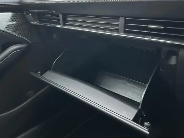 マツダ マツダ３セダン XD プロアクティブ ツーリングS 島根県 2022(令4)年 0.5万km ソウルレッドクリスタルM 登録時走行距離　4514km/純正ナビ/（Bluetooth/AM/FM/CD/DVD)/BOSEサウンド/フルセグテレビ/パノラミックビューモニター/レーダークルーズコントロール/ブラインドスポットモニター/パドルシフト/シートヒーター（DN席）/ステアリングヒーター/パワーシート（D席）/横滑り防止装置/コーナーセンサー/レーンキープアシスト/オートライト/オートハイビーム/スマートブレーキサポート/ドライブレコーダー/ETC/純正アルミ１８インチ