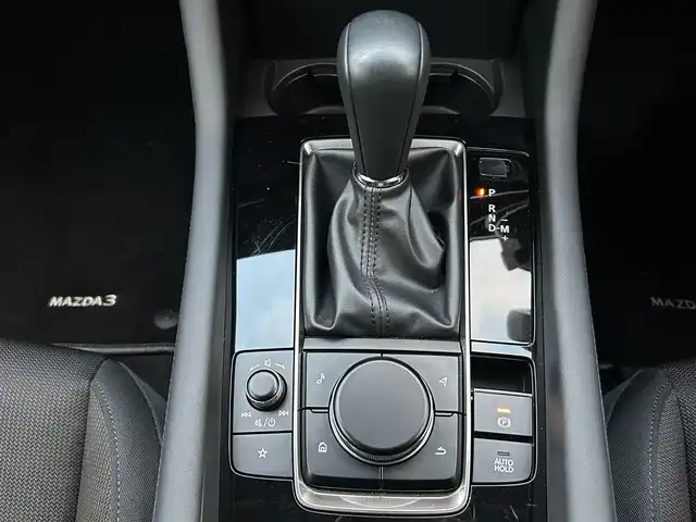 マツダ マツダ３セダン XD プロアクティブ ツーリングS 島根県 2022(令4)年 0.5万km ソウルレッドクリスタルM 登録時走行距離　4514km/純正ナビ/（Bluetooth/AM/FM/CD/DVD)/BOSEサウンド/フルセグテレビ/パノラミックビューモニター/レーダークルーズコントロール/ブラインドスポットモニター/パドルシフト/シートヒーター（DN席）/ステアリングヒーター/パワーシート（D席）/横滑り防止装置/コーナーセンサー/レーンキープアシスト/オートライト/オートハイビーム/スマートブレーキサポート/ドライブレコーダー/ETC/純正アルミ１８インチ