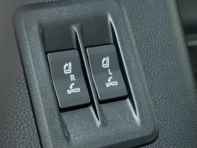 トヨタ ランドクルーザー ２５０ ZX ファーストエディション 千葉県 2024(令6)年 0.7万km ベージュⅡ 禁煙車/ワンオーナー/４WD/・ダウンヒルアシストコントロール/トヨタセーフティセンス/・プリクラッシュセーフティ/・プリクラッシュセーフティブレーキ/・レーントレーシングアシスト/・レーンディパーチャーアラート/・クリアランスソナー/・レーダークルーズコントロール/・ブラインドスポットモニター/・ヘッドアップディスプレイ/モデリスタキット/・ドアプロテクター、リアバンパーステップガード/サンルーフ/JBLプレミアムサウンド/パワーバックドア/純正12.３型ディスプレイオーディオナビ付き/・Bluetooth/USB/フルセグTV/・全方位カメラ/・ビルトインETCETC2.0/・ドライブレコーダー/デジタルインナーミラー/革巻きステアリング/・ステアリングスイッチ/・ステアリングヒーター/・パドルシフト/MT付きAT/レザーシート/・DNパワーシート/・D席メモリ付き/・電動格納サードシート/・全席シートヒーター/・全席ベンチレーション/置くだけ充電/１００V電源/純正フロアマット/純正18インチAW