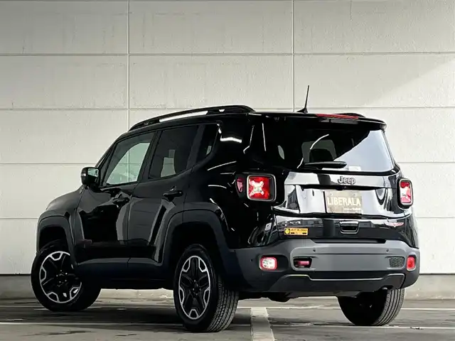 クライスラー・ジープ ジープ レネゲード トレイルホーク 山形県 2018(平30)年 4.8万km 黒 純正メモリナビ　/フルセグTV　/ETC　/Bluetooth /ルーフレール　/純正フロアマット　/オートライト　/電動格納ミラー　/コーナーセンサー　/横滑り防止装置　/レーンキーピングアシスト　/ブラインドスポット