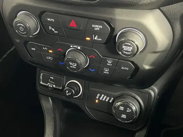 クライスラー・ジープ ジープ レネゲード トレイルホーク 山形県 2018(平30)年 4.8万km 黒 純正メモリナビ　/フルセグTV　/ETC　/Bluetooth /ルーフレール　/純正フロアマット　/オートライト　/電動格納ミラー　/コーナーセンサー　/横滑り防止装置　/レーンキーピングアシスト　/ブラインドスポット