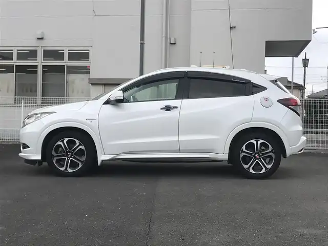 ホンダ ヴェゼル ハイブリッド Z 栃木県 2014(平26)年 10.3万km ホワイトオーキッドパール (株)IDOMが運営する【じしゃロン小山店】の自社ローン対象車両になります。こちらは現金ご利用時の価格です。/自社ローンご希望の方は別途その旨お申付け下さい。//禁煙車/純正フルセグナビ/（CD/DVD/AM/FMラジオ）/(Bluetooth)/スマートキー/プッシュスタート/バックカメラ/ＥＴＣ/クルーズコントロール/シティブレーキアクティブシステム/ルーフレール/シートヒーター/チップアップシート/ステアリングリモコン/電動格納ドアミラー/パワーウインドウ/オートライト/自動防眩ミラー