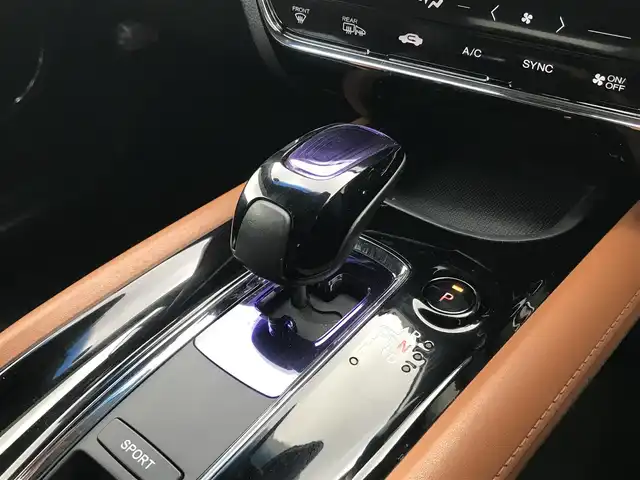 ホンダ ヴェゼル ハイブリッド Z 栃木県 2014(平26)年 10.3万km ホワイトオーキッドパール (株)IDOMが運営する【じしゃロン小山店】の自社ローン対象車両になります。こちらは現金ご利用時の価格です。/自社ローンご希望の方は別途その旨お申付け下さい。//禁煙車/純正フルセグナビ/（CD/DVD/AM/FMラジオ）/(Bluetooth)/スマートキー/プッシュスタート/バックカメラ/ＥＴＣ/クルーズコントロール/シティブレーキアクティブシステム/ルーフレール/シートヒーター/チップアップシート/ステアリングリモコン/電動格納ドアミラー/パワーウインドウ/オートライト/自動防眩ミラー