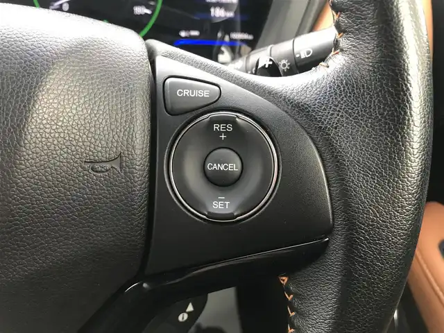 ホンダ ヴェゼル ハイブリッド Z 栃木県 2014(平26)年 10.3万km ホワイトオーキッドパール (株)IDOMが運営する【じしゃロン小山店】の自社ローン対象車両になります。こちらは現金ご利用時の価格です。/自社ローンご希望の方は別途その旨お申付け下さい。//禁煙車/純正フルセグナビ/（CD/DVD/AM/FMラジオ）/(Bluetooth)/スマートキー/プッシュスタート/バックカメラ/ＥＴＣ/クルーズコントロール/シティブレーキアクティブシステム/ルーフレール/シートヒーター/チップアップシート/ステアリングリモコン/電動格納ドアミラー/パワーウインドウ/オートライト/自動防眩ミラー