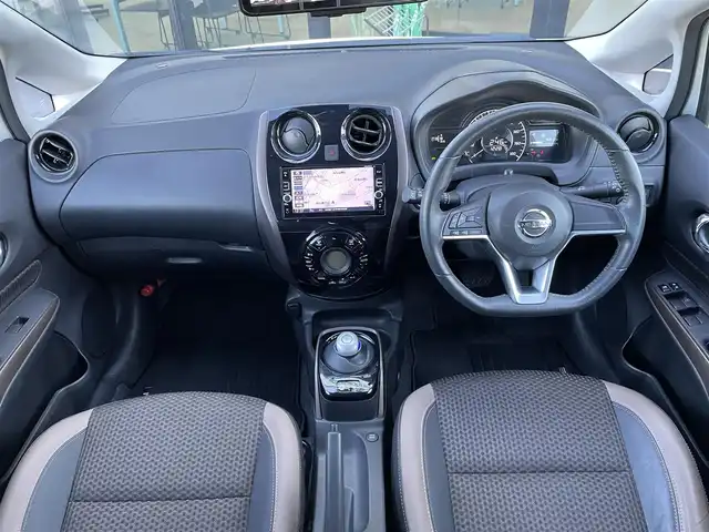 日産 ノート e－パワー メダリスト 東京都 2017(平29)年 7.7万km ブリリアントホワイトパール 純正ナビ（MM316D-W)/(CD/DVD/フルセグTV/BT)/アラウンドビューモニター/前後ソナー/車線逸脱防止支援システム/エマージェンシーブレーキ/車線逸脱防止支援システム/ＥＴＣ/インテリジェントルームミラー/オートライト/ＬＥＤヘッドライト/プッシュスタート/シートカバー/純正１５インチＡＷ/純正フロアマット/取扱説明書/スマートキー×２