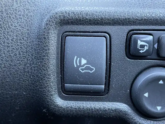 日産 ノート e－パワー メダリスト 東京都 2017(平29)年 7.7万km ブリリアントホワイトパール 純正ナビ（MM316D-W)/(CD/DVD/フルセグTV/BT)/アラウンドビューモニター/前後ソナー/車線逸脱防止支援システム/エマージェンシーブレーキ/車線逸脱防止支援システム/ＥＴＣ/インテリジェントルームミラー/オートライト/ＬＥＤヘッドライト/プッシュスタート/シートカバー/純正１５インチＡＷ/純正フロアマット/取扱説明書/スマートキー×２