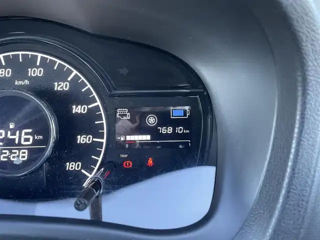 日産 ノート e－パワー メダリスト 東京都 2017(平29)年 7.7万km ブリリアントホワイトパール 純正ナビ（MM316D-W)/(CD/DVD/フルセグTV/BT)/アラウンドビューモニター/前後ソナー/車線逸脱防止支援システム/エマージェンシーブレーキ/車線逸脱防止支援システム/ＥＴＣ/インテリジェントルームミラー/オートライト/ＬＥＤヘッドライト/プッシュスタート/シートカバー/純正１５インチＡＷ/純正フロアマット/取扱説明書/スマートキー×２