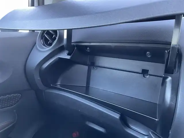 日産 ノート e－パワー メダリスト 東京都 2017(平29)年 7.7万km ブリリアントホワイトパール 純正ナビ（MM316D-W)/(CD/DVD/フルセグTV/BT)/アラウンドビューモニター/前後ソナー/車線逸脱防止支援システム/エマージェンシーブレーキ/車線逸脱防止支援システム/ＥＴＣ/インテリジェントルームミラー/オートライト/ＬＥＤヘッドライト/プッシュスタート/シートカバー/純正１５インチＡＷ/純正フロアマット/取扱説明書/スマートキー×２