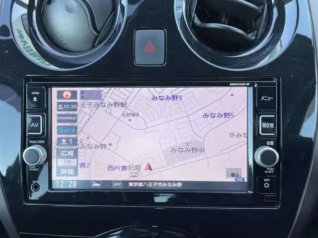 日産 ノート e－パワー メダリスト 東京都 2017(平29)年 7.7万km ブリリアントホワイトパール 純正ナビ（MM316D-W)/(CD/DVD/フルセグTV/BT)/アラウンドビューモニター/前後ソナー/車線逸脱防止支援システム/エマージェンシーブレーキ/車線逸脱防止支援システム/ＥＴＣ/インテリジェントルームミラー/オートライト/ＬＥＤヘッドライト/プッシュスタート/シートカバー/純正１５インチＡＷ/純正フロアマット/取扱説明書/スマートキー×２