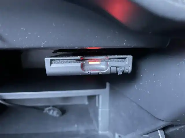 日産 ノート e－パワー メダリスト 東京都 2017(平29)年 7.7万km ブリリアントホワイトパール 純正ナビ（MM316D-W)/(CD/DVD/フルセグTV/BT)/アラウンドビューモニター/前後ソナー/車線逸脱防止支援システム/エマージェンシーブレーキ/車線逸脱防止支援システム/ＥＴＣ/インテリジェントルームミラー/オートライト/ＬＥＤヘッドライト/プッシュスタート/シートカバー/純正１５インチＡＷ/純正フロアマット/取扱説明書/スマートキー×２