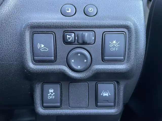 日産 ノート e－パワー メダリスト 東京都 2017(平29)年 7.7万km ブリリアントホワイトパール 純正ナビ（MM316D-W)/(CD/DVD/フルセグTV/BT)/アラウンドビューモニター/前後ソナー/車線逸脱防止支援システム/エマージェンシーブレーキ/車線逸脱防止支援システム/ＥＴＣ/インテリジェントルームミラー/オートライト/ＬＥＤヘッドライト/プッシュスタート/シートカバー/純正１５インチＡＷ/純正フロアマット/取扱説明書/スマートキー×２