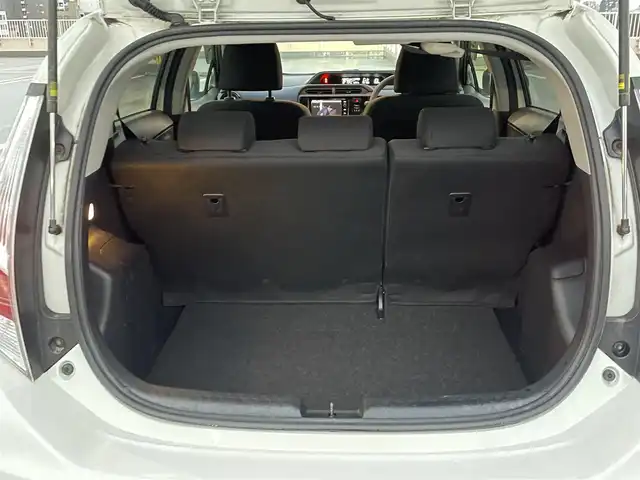 トヨタ アクア S 東京都 2015(平27)年 5.2万km ライムホワイトパールクリスタルシャイン 純正SDナビ（NSZN-W64T)/（CD/DVD/BT/地デジTV）/バックカメラ/社外ドライブレコーダー（TZ-D206)/ビルトインETC/エンジンプッシュボタン/フォグランプ/バイザー・マット/電動格納ミラー