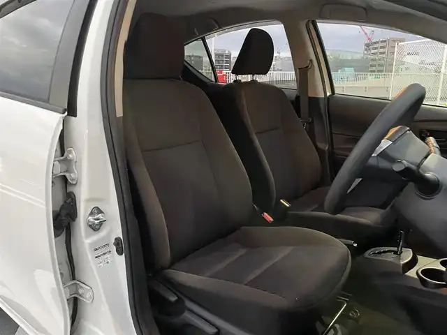 トヨタ アクア S 東京都 2015(平27)年 5.2万km ライムホワイトパールクリスタルシャイン 純正SDナビ（NSZN-W64T)/（CD/DVD/BT/地デジTV）/バックカメラ/社外ドライブレコーダー（TZ-D206)/ビルトインETC/エンジンプッシュボタン/フォグランプ/バイザー・マット/電動格納ミラー