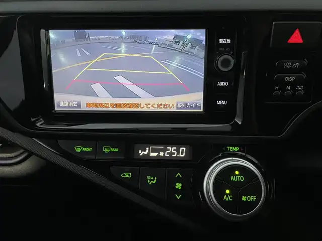 トヨタ アクア S 東京都 2015(平27)年 5.2万km ライムホワイトパールクリスタルシャイン 純正SDナビ（NSZN-W64T)/（CD/DVD/BT/地デジTV）/バックカメラ/社外ドライブレコーダー（TZ-D206)/ビルトインETC/エンジンプッシュボタン/フォグランプ/バイザー・マット/電動格納ミラー