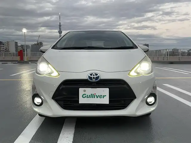 トヨタ アクア S 東京都 2015(平27)年 5.2万km ライムホワイトパールクリスタルシャイン 純正SDナビ（NSZN-W64T)/（CD/DVD/BT/地デジTV）/バックカメラ/社外ドライブレコーダー（TZ-D206)/ビルトインETC/エンジンプッシュボタン/フォグランプ/バイザー・マット/電動格納ミラー