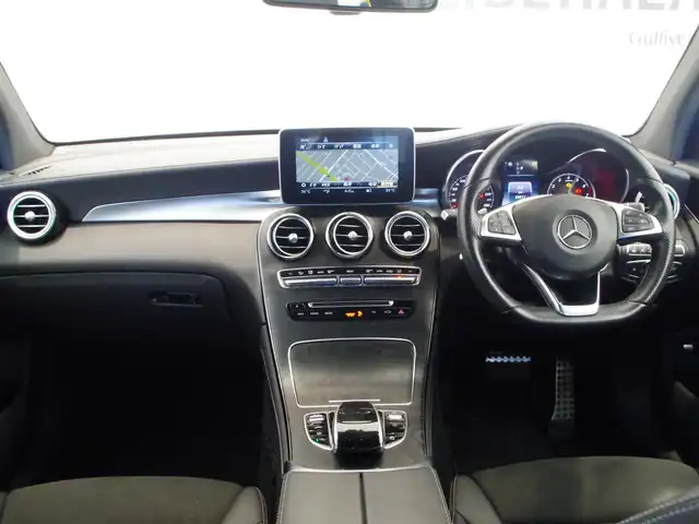 メルセデス・ベンツ ＧＬＣ２５０ 4マチックスポーツ 岐阜県 2017(平29)年 2.4万km 白 レーダーセーフティパッケージ/　BASプラス（飛び出し検知機能付ブレーキ）/　リアCPA（被害軽減ブレーキ付後方衝突警告）/　PRE-SAFE（歩行者検知機能付）/　アクティブレーンキーピングアシスト/　アクティブブラインドスポットアシスト/　ディストロニックプラス（ステアリングアシスト付）/パークトロニック/LEDインテリジェントライト/アダプティブハイビームアシスト/パナメリカーナグリル/ヘッドアップディスプレイ/ＣＯＭＡＮＤシステム/　CD、DVD再生/　フルセグTV/　Bluetooth/３６０°カメラシステム　/ハーフレザーシート　/パワーバックドア（フットトランクOP)　　/ETC2.0