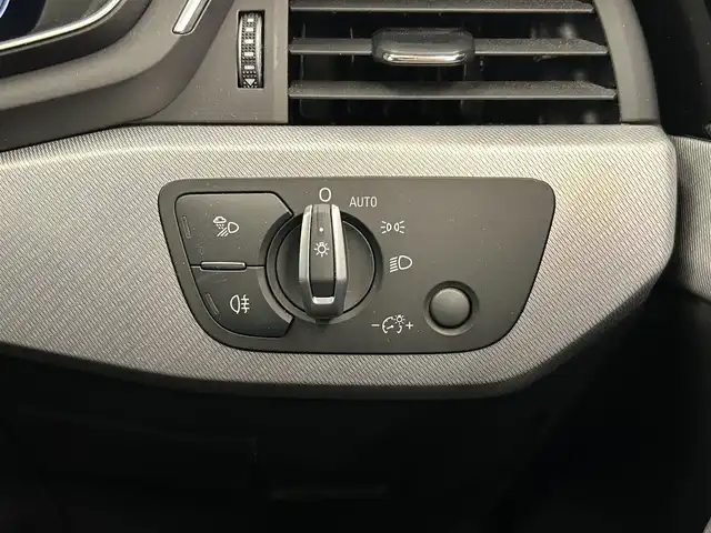 アウディ Ａ４ 35TDI アドバンスド 岡山県 2022(令4)年 1.6万km グレイシアホワイトメタリック アウディプレセンス/速度警告/アウディアクティブブレーキアシスト/純正MMIナビ/360°カメラ/BT/Applecarplay/Androidauto/バーチャルコクピット/マトリクスLED/AHB/レザーシート/PWシート/シートヒータ/PWリアゲート/オートホールド/クルコン/パドルシフト/アドバンストキー/コーナーセンサー