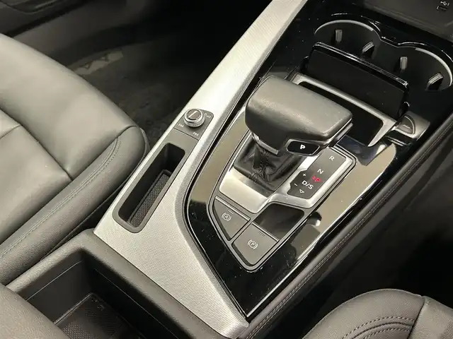 アウディ Ａ４ 35TDI アドバンスド 岡山県 2022(令4)年 1.6万km グレイシアホワイトメタリック アウディプレセンス/速度警告/アウディアクティブブレーキアシスト/純正MMIナビ/360°カメラ/BT/Applecarplay/Androidauto/バーチャルコクピット/マトリクスLED/AHB/レザーシート/PWシート/シートヒータ/PWリアゲート/オートホールド/クルコン/パドルシフト/アドバンストキー/コーナーセンサー