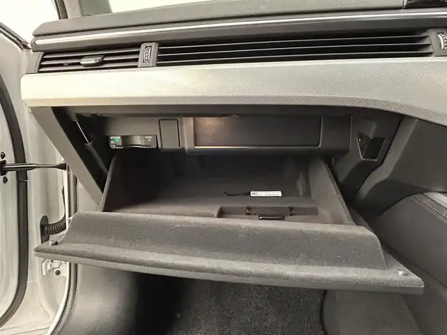 アウディ Ａ４ 35TDI アドバンスド 岡山県 2022(令4)年 1.6万km グレイシアホワイトメタリック アウディプレセンス/速度警告/アウディアクティブブレーキアシスト/純正MMIナビ/360°カメラ/BT/Applecarplay/Androidauto/バーチャルコクピット/マトリクスLED/AHB/レザーシート/PWシート/シートヒータ/PWリアゲート/オートホールド/クルコン/パドルシフト/アドバンストキー/コーナーセンサー