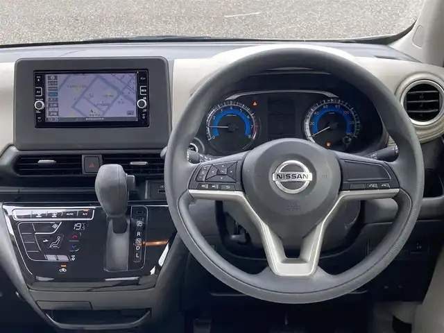 日産 デイズ X 島根県 2022(令4)年 1.1万km ホワイトパール ディーラーOPナビ(CD/DVD/BT/フルセグ)/アラウンドビューモニター/エマージェンシーブレーキ/車線逸脱警報/オートライト/アイドリングストップ/ステアリングスイッチ/純正フロアマット/純正ドアバイザー/スペアキー×1