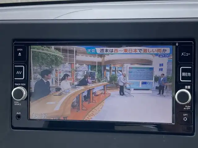 日産 デイズ X 島根県 2022(令4)年 1.1万km ホワイトパール ディーラーOPナビ(CD/DVD/BT/フルセグ)/アラウンドビューモニター/エマージェンシーブレーキ/車線逸脱警報/オートライト/アイドリングストップ/ステアリングスイッチ/純正フロアマット/純正ドアバイザー/スペアキー×1