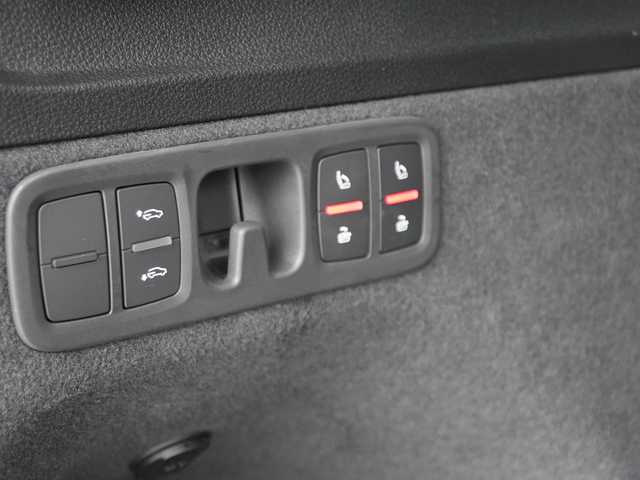 アウディ Ｑ７ ブラックスタイリング 静岡県 2019(平31)年 1.7万km 黒 125台限定モデル　ブラックデザイン/MMIナビゲーションTV Bluetooth/全方位カメラ/ブラックレザーシート シートヒーター /シートヒーター /バーチャルコクピット/Audi Sport20インチブラックアルミホイール/ブラックルーフレール/マトリクスLEDヘッドライト/Audyプレセンス衝突軽減ブレーキ　レーンアシスト/アダプティブクルーズコントロール/サイドアシスト/サードシート電動格納シート/ドライブセレクト/パワーバックドア /DSRCETC