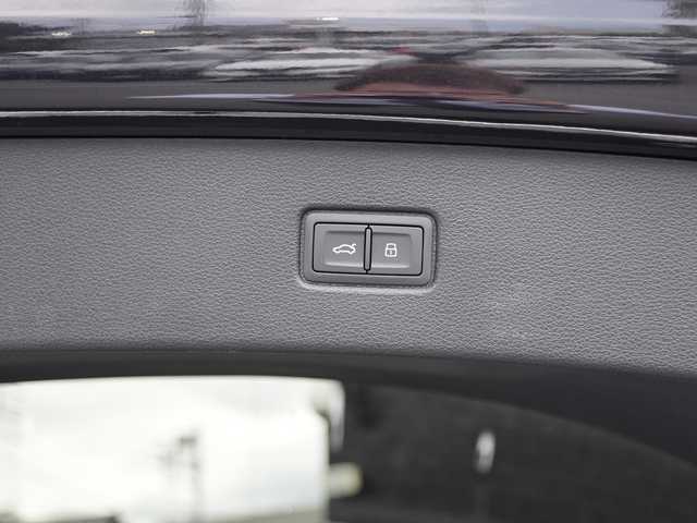 アウディ Ｑ７ ブラックスタイリング 静岡県 2019(平31)年 1.7万km 黒 125台限定モデル　ブラックデザイン/MMIナビゲーションTV Bluetooth/全方位カメラ/ブラックレザーシート シートヒーター /シートヒーター /バーチャルコクピット/Audi Sport20インチブラックアルミホイール/ブラックルーフレール/マトリクスLEDヘッドライト/Audyプレセンス衝突軽減ブレーキ　レーンアシスト/アダプティブクルーズコントロール/サイドアシスト/サードシート電動格納シート/ドライブセレクト/パワーバックドア /DSRCETC