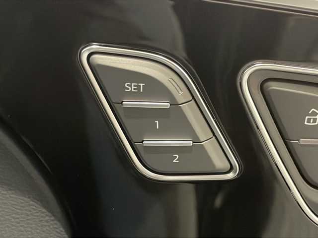 アウディ Ｑ７ ブラックスタイリング 新潟県 2019(平31)年 1.7万km 黒 125台限定モデル　ブラックデザイン/MMIナビゲーションTV Bluetooth/全方位カメラ/ブラックレザーシート シートヒーター /シートヒーター /バーチャルコクピット/Audi Sport20インチブラックアルミホイール/ブラックルーフレール/マトリクスLEDヘッドライト/Audyプレセンス衝突軽減ブレーキ　レーンアシスト/アダプティブクルーズコントロール/サイドアシスト/サードシート電動格納シート/ドライブセレクト/パワーバックドア /DSRCETC