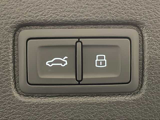 アウディ Ｑ７ ブラックスタイリング 新潟県 2019(平31)年 1.7万km 黒 125台限定モデル　ブラックデザイン/MMIナビゲーションTV Bluetooth/全方位カメラ/ブラックレザーシート シートヒーター /シートヒーター /バーチャルコクピット/Audi Sport20インチブラックアルミホイール/ブラックルーフレール/マトリクスLEDヘッドライト/Audyプレセンス衝突軽減ブレーキ　レーンアシスト/アダプティブクルーズコントロール/サイドアシスト/サードシート電動格納シート/ドライブセレクト/パワーバックドア /DSRCETC