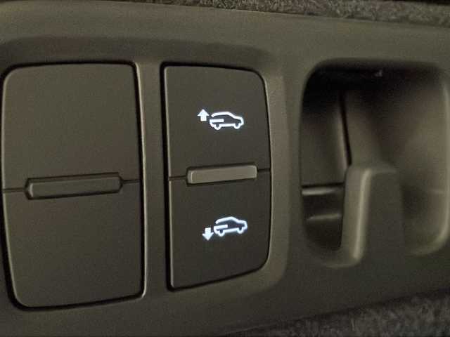 アウディ Ｑ７ ブラックスタイリング 新潟県 2019(平31)年 1.7万km 黒 125台限定モデル　ブラックデザイン/MMIナビゲーションTV Bluetooth/全方位カメラ/ブラックレザーシート シートヒーター /シートヒーター /バーチャルコクピット/Audi Sport20インチブラックアルミホイール/ブラックルーフレール/マトリクスLEDヘッドライト/Audyプレセンス衝突軽減ブレーキ　レーンアシスト/アダプティブクルーズコントロール/サイドアシスト/サードシート電動格納シート/ドライブセレクト/パワーバックドア /DSRCETC