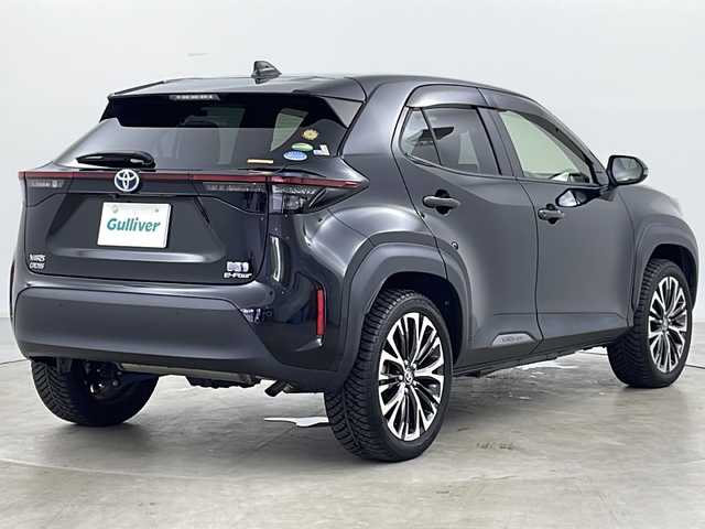 トヨタ ヤリスクロス ハイブリッド Z 道央・札幌 2021(令3)年 2.8万km ブラックマイカ ・純正8インチディスプレイオーディオナビ　BT＆Miracast/・寒冷地仕様/・全方位カメラ/・クルーズコントロール/・トヨタセーフティセンス/・フロントワイパーデアイサー/・ミラーヒーター/・プッシュスタート/・スマートキー/・プリクラッシュセーフティ/・レーントレーシングアシスト/・ブラインドスポットモニター/・クリアランスソナー/・リヤクロストラフィックアラート/・ロードサインアシスト/・社外ドライブレコーダー/・パワーシート/・ハーフレザーシート/・オートマチックハイビーム/・オートライト/・パワーバックドア/・ビルトインETC2.0/・ハンドルヒーター/・LEDヘッドライト/・革巻きステアリング/・シートヒーター/・ステアリングスイッチ/・ヘッドライトレベライザー/・ダウンヒルアシストコントロール