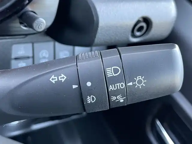 スズキ ジムニー XC 香川県 2023(令5)年 1.5万km ジャングルグリーン 登録時走行距離：15015km/純正ナビ　/ＥＴＣ　/Ｂカメラ　　/４ＷＤ　/純正アルミ　/純正フロアマット　/背面タイヤ　/シートヒーター　/ＬＥＤヘッドライト　/衝突軽減ブレーキ　/横滑り防止　/オートライト　/レーンキープアシスト/スマートキー