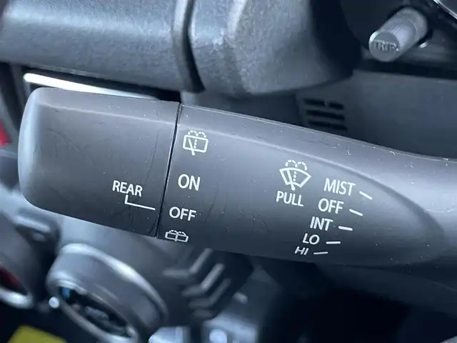 スズキ ジムニー XC 香川県 2023(令5)年 1.5万km ジャングルグリーン 登録時走行距離：15015km/純正ナビ　/ＥＴＣ　/Ｂカメラ　　/４ＷＤ　/純正アルミ　/純正フロアマット　/背面タイヤ　/シートヒーター　/ＬＥＤヘッドライト　/衝突軽減ブレーキ　/横滑り防止　/オートライト　/レーンキープアシスト/スマートキー
