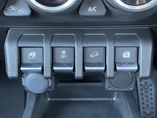 スズキ ジムニー XC 香川県 2023(令5)年 1.5万km ジャングルグリーン 登録時走行距離：15015km/純正ナビ　/ＥＴＣ　/Ｂカメラ　　/４ＷＤ　/純正アルミ　/純正フロアマット　/背面タイヤ　/シートヒーター　/ＬＥＤヘッドライト　/衝突軽減ブレーキ　/横滑り防止　/オートライト　/レーンキープアシスト/スマートキー
