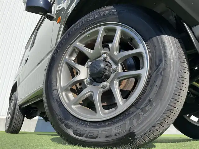 スズキ ジムニー XC 香川県 2023(令5)年 1.5万km ジャングルグリーン 登録時走行距離：15015km/純正ナビ　/ＥＴＣ　/Ｂカメラ　　/４ＷＤ　/純正アルミ　/純正フロアマット　/背面タイヤ　/シートヒーター　/ＬＥＤヘッドライト　/衝突軽減ブレーキ　/横滑り防止　/オートライト　/レーンキープアシスト/スマートキー