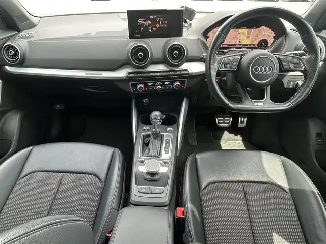 アウディ Ｑ２ 30TFSIスポーツ 福島県 2018(平30)年 4万km パール 純正HDDナビ/（AM/FM/CD/DVD/AUX/BT/TVフルセグ）/アウディコネクト/ETC2.0/ドライブレコーダー/バックカメラ/前席シートヒーター/クルーズコントロール/エンジンスタートボタン/LEDヘッドライト/純正フロアマット/ABS/アイドリングストップ/衝突被害軽減装置/車間距離自動制御システム/駐車支援システム/横滑り防止装置/トラクションコントロール/レインセンサー/盗難防止システム