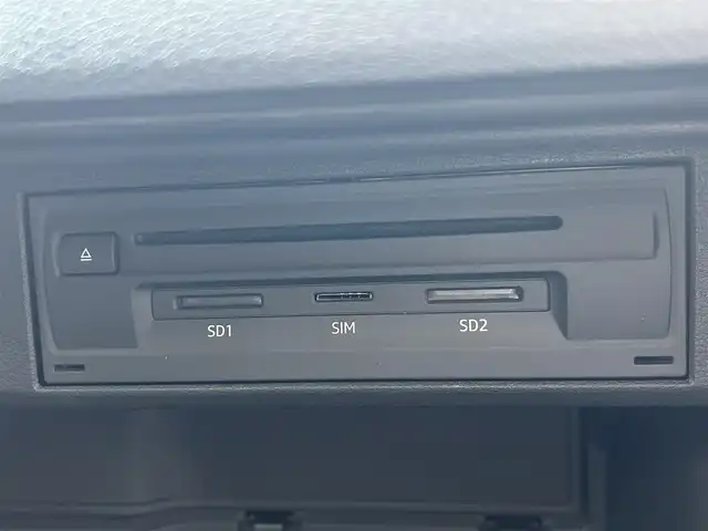 アウディ Ｑ２ 30TFSIスポーツ 福島県 2018(平30)年 4万km パール 純正HDDナビ/（AM/FM/CD/DVD/AUX/BT/TVフルセグ）/アウディコネクト/ETC2.0/ドライブレコーダー/バックカメラ/前席シートヒーター/クルーズコントロール/エンジンスタートボタン/LEDヘッドライト/純正フロアマット/ABS/アイドリングストップ/衝突被害軽減装置/車間距離自動制御システム/駐車支援システム/横滑り防止装置/トラクションコントロール/レインセンサー/盗難防止システム