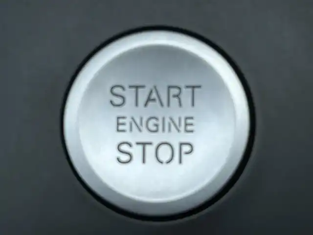 アウディ Ｑ２ 30TFSIスポーツ 福島県 2018(平30)年 4万km パール 純正HDDナビ/（AM/FM/CD/DVD/AUX/BT/TVフルセグ）/アウディコネクト/ETC2.0/ドライブレコーダー/バックカメラ/前席シートヒーター/クルーズコントロール/エンジンスタートボタン/LEDヘッドライト/純正フロアマット/ABS/アイドリングストップ/衝突被害軽減装置/車間距離自動制御システム/駐車支援システム/横滑り防止装置/トラクションコントロール/レインセンサー/盗難防止システム