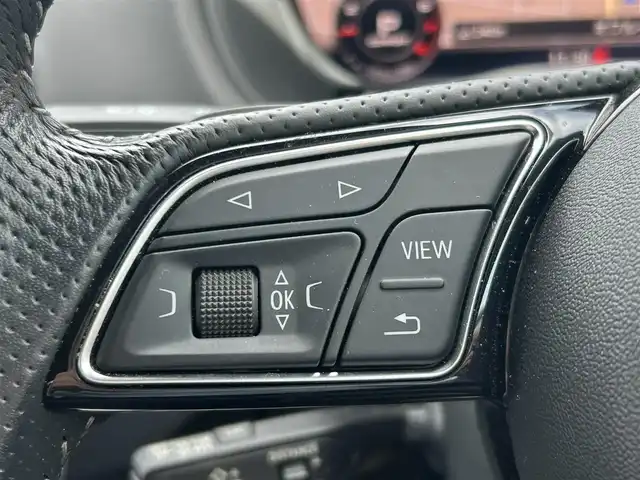 アウディ Ｑ２ 30TFSIスポーツ 福島県 2018(平30)年 4万km パール 純正HDDナビ/（AM/FM/CD/DVD/AUX/BT/TVフルセグ）/アウディコネクト/ETC2.0/ドライブレコーダー/バックカメラ/前席シートヒーター/クルーズコントロール/エンジンスタートボタン/LEDヘッドライト/純正フロアマット/ABS/アイドリングストップ/衝突被害軽減装置/車間距離自動制御システム/駐車支援システム/横滑り防止装置/トラクションコントロール/レインセンサー/盗難防止システム