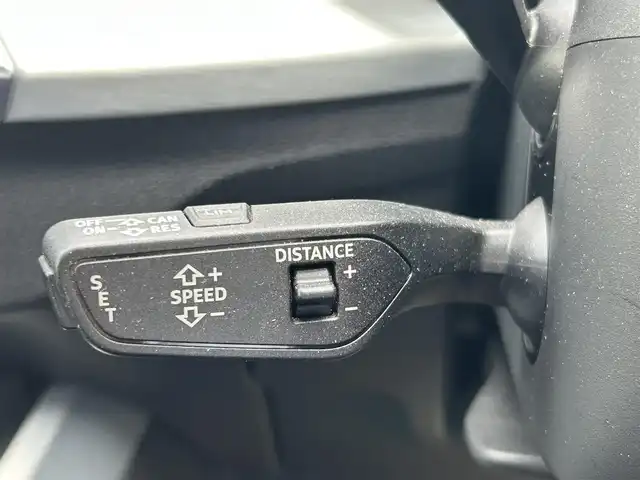 アウディ Ｑ２ 30TFSIスポーツ 福島県 2018(平30)年 4万km パール 純正HDDナビ/（AM/FM/CD/DVD/AUX/BT/TVフルセグ）/アウディコネクト/ETC2.0/ドライブレコーダー/バックカメラ/前席シートヒーター/クルーズコントロール/エンジンスタートボタン/LEDヘッドライト/純正フロアマット/ABS/アイドリングストップ/衝突被害軽減装置/車間距離自動制御システム/駐車支援システム/横滑り防止装置/トラクションコントロール/レインセンサー/盗難防止システム