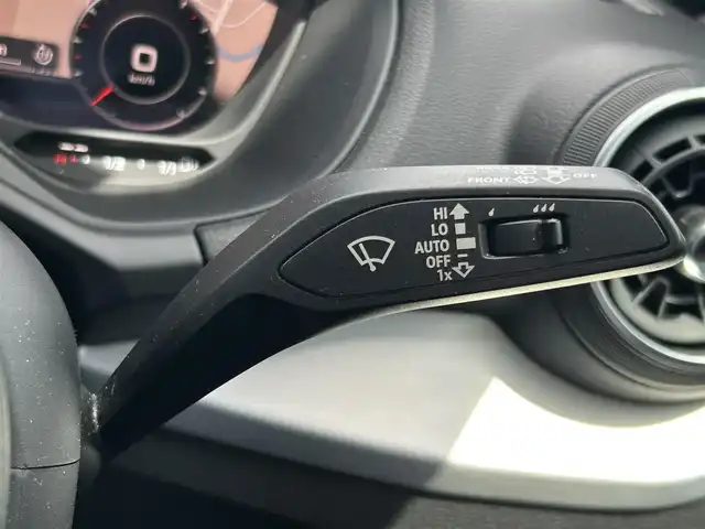 アウディ Ｑ２ 30TFSIスポーツ 福島県 2018(平30)年 4万km パール 純正HDDナビ/（AM/FM/CD/DVD/AUX/BT/TVフルセグ）/アウディコネクト/ETC2.0/ドライブレコーダー/バックカメラ/前席シートヒーター/クルーズコントロール/エンジンスタートボタン/LEDヘッドライト/純正フロアマット/ABS/アイドリングストップ/衝突被害軽減装置/車間距離自動制御システム/駐車支援システム/横滑り防止装置/トラクションコントロール/レインセンサー/盗難防止システム