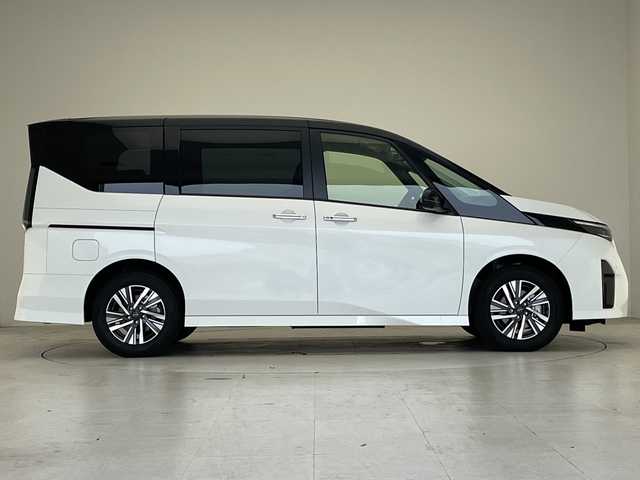 日産 セレナ e－パワー ハイウェイスター V 愛知県 2025(令7)年 0.1千km 白Ⅱ 登録済未使用車/プロパイロット/純正12.3型ディズプレイオーディオナビ/フリップダウンモニター/SOSコール/全方位カメラ/両側パワースライドドア/バックカメラ/コーナーセンサー/純正アルミホイール/ETC2.0/ブラインドスポットモニター/LEDヘッドライト/インテリジェントミラー/リアオートエアコン/オートマチックハイビーム/ワイヤレス充電機/ステアリングスイッチ/スマートキー/プッシュスタート