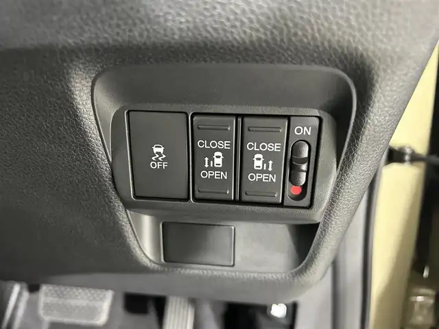 ホンダ フリード ハイブリット e:HEV クロスター 佐賀県 2025(令7)年 0.1千km ベージュ 登録済み未使用車/純正9インチGathersナビ/フルセグTV/Bluetooth/Androidauto/Applecarplay/バックカメラ/衝突被害軽減システム/レーダークルーズコントロール/レーンアシスト/ブラインドスポットモニター/クリアランスソナー/電子パーキング/ブレーキホールド/LEDヘッドライト/LEDフォグライト/両側パワースライドドア/運転席・助手席シートヒーター/ハーフレザーシート/ウォークスルー/ルーフレール/後席サンシェード/カーテンエアバック/純正15インチアルミホイール/スマートキー/スペアキー×1