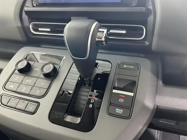 ホンダ フリード ハイブリット e:HEV クロスター 佐賀県 2025(令7)年 0.1千km ベージュ 登録済み未使用車/純正9インチGathersナビ/フルセグTV/Bluetooth/Androidauto/Applecarplay/バックカメラ/衝突被害軽減システム/レーダークルーズコントロール/レーンアシスト/ブラインドスポットモニター/クリアランスソナー/電子パーキング/ブレーキホールド/LEDヘッドライト/LEDフォグライト/両側パワースライドドア/運転席・助手席シートヒーター/ハーフレザーシート/ウォークスルー/ルーフレール/後席サンシェード/カーテンエアバック/純正15インチアルミホイール/スマートキー/スペアキー×1