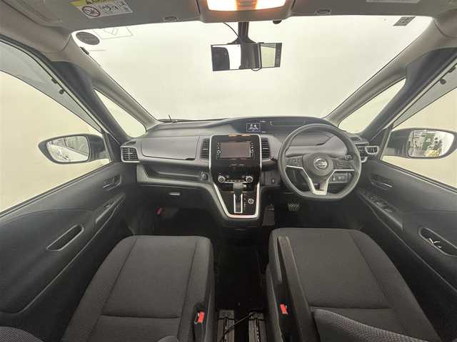 日産 セレナ X 道央・札幌 2018(平30)年 6.5万km ブリリアントホワイトパール ・４WD/・純正SDナビゲーション/　CD/DVD/SD/USB/フルセグ/BT/iPod/・アルパインフリップダウンモニター/・社外ミラー型ドライブレコーダー/・純正エンジンスターター/・バックカメラ/・ビルトインETC/・片側パワースライドドア/・エマージェンシーブレーキ/・横滑り防止装置/・クルーズコントロール/・レーンキープアシスト/・LEDヘッドライト/・オートライト/・純正フロアマット/・スマートキー/・プッシュスタート/・取説あり/・社外AW１５インチ＋夏タイヤ/・冬タイヤ車載